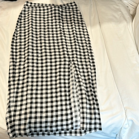 Pencil skirt with side slit - Picture 1 of 2